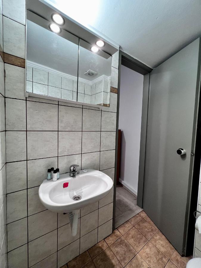 Single Ground Floor Apartment *